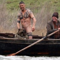 Tom Hardy realiza desnudo para su nueva película 'Taboo'